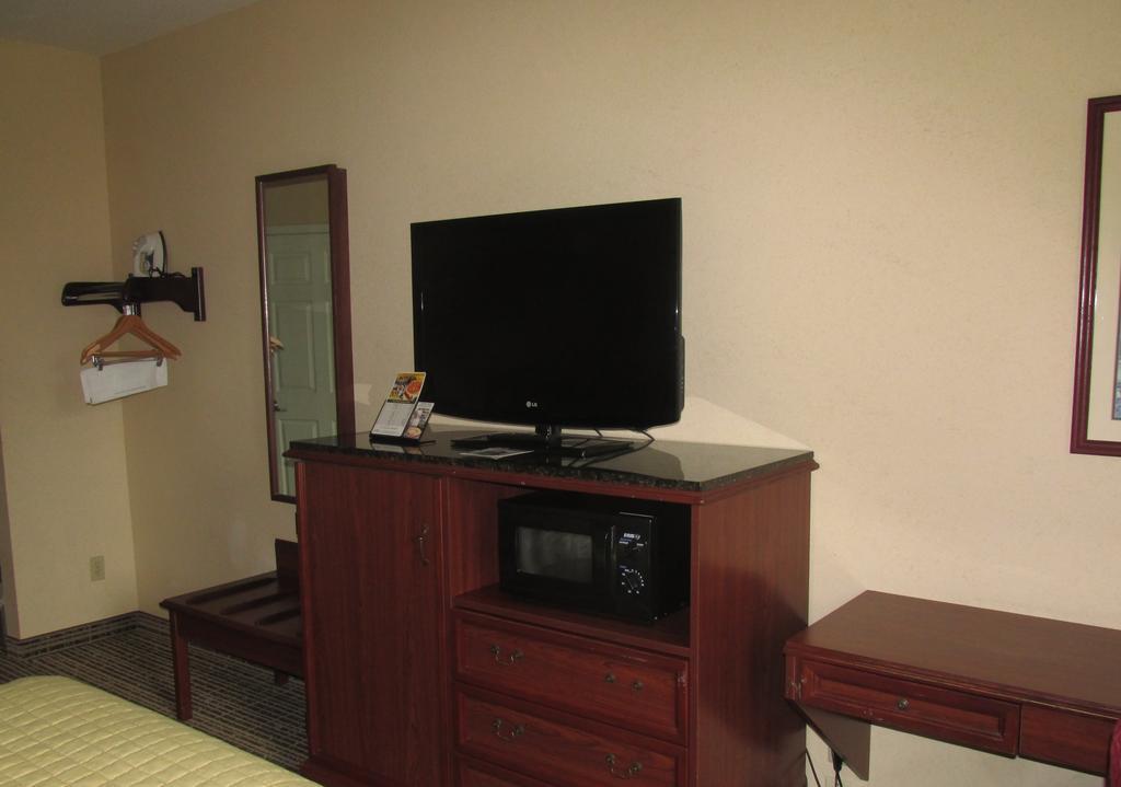 Baymont By Wyndham Lafayette Airport Hotel Kamer foto