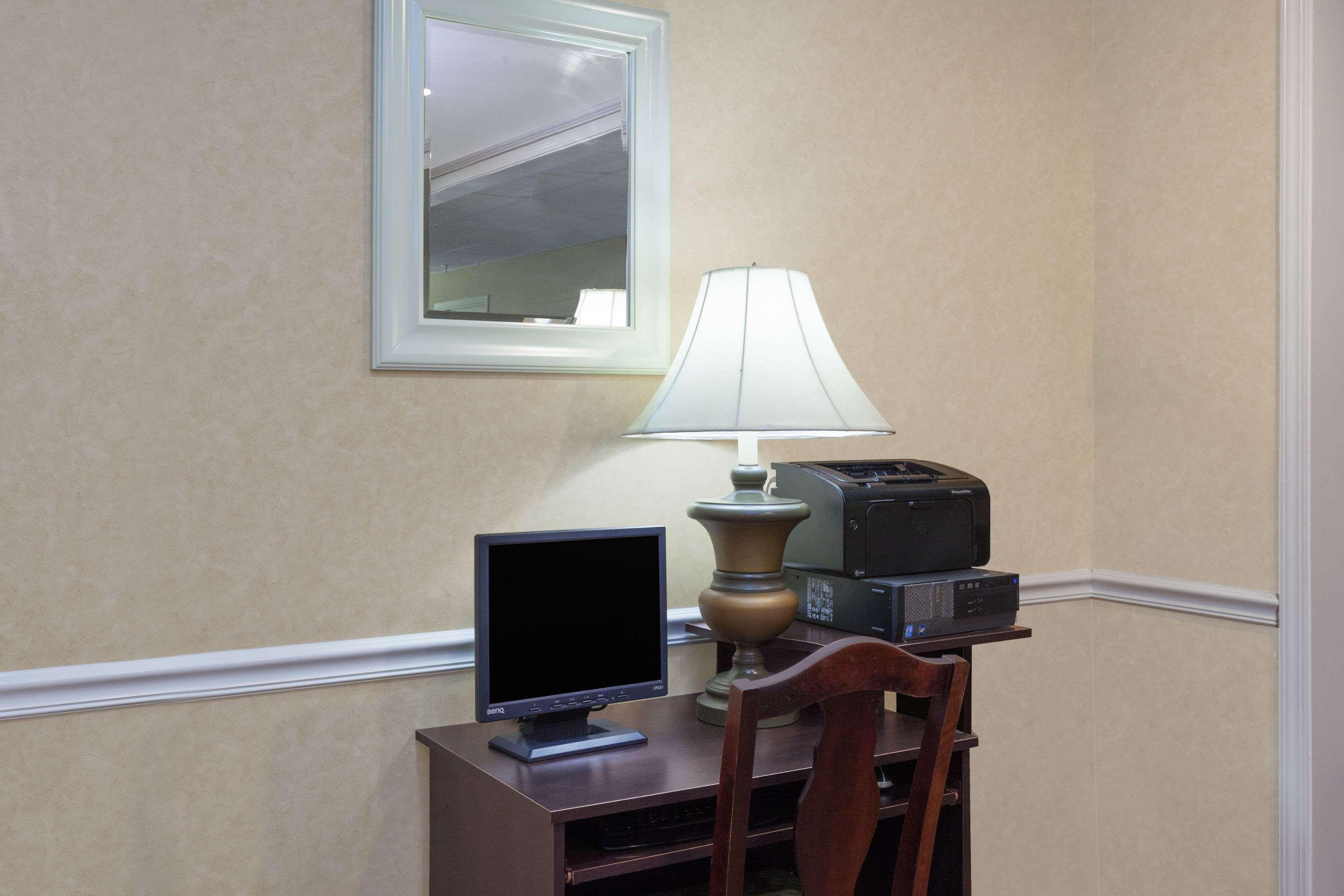 Baymont By Wyndham Lafayette Airport Hotel Buitenkant foto