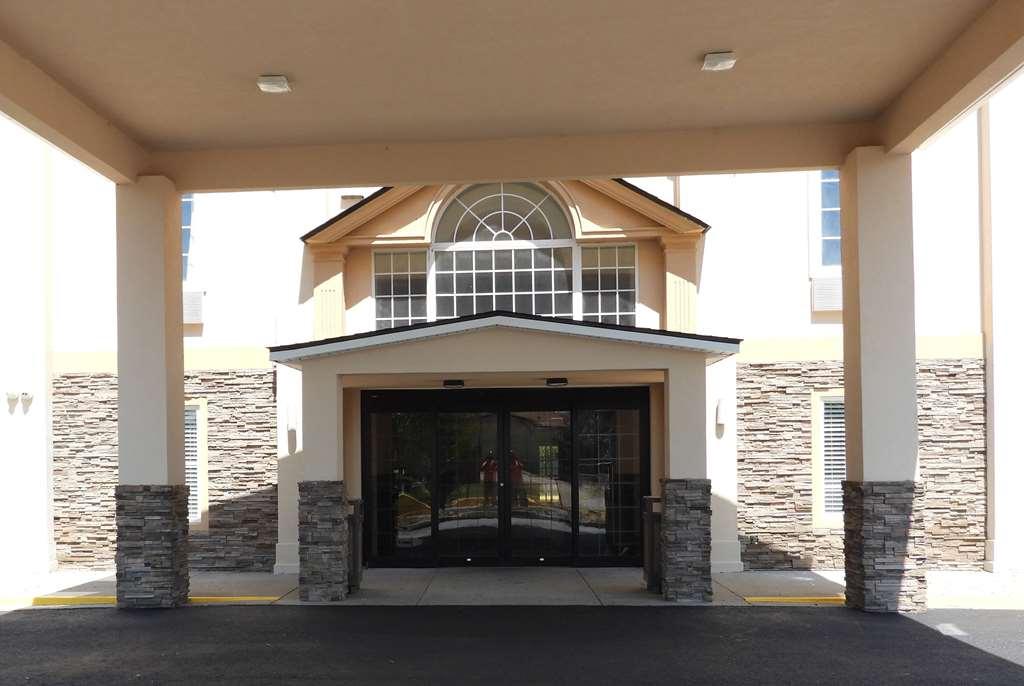 Baymont By Wyndham Lafayette Airport Hotel Buitenkant foto